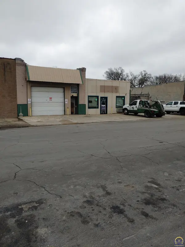 203 E Front St, Perry, KS 66073