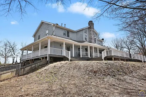 17251 Hollingsworth Rd, Basehor, KS 66007
