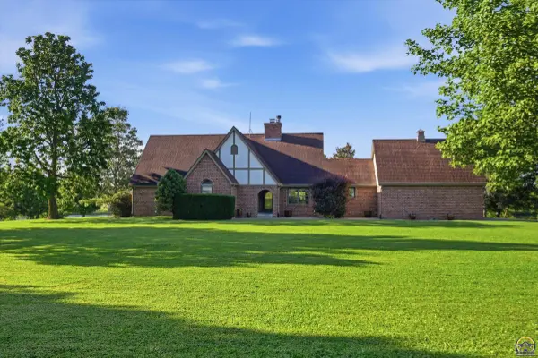 10047 SW 101st St, Auburn, KS 66402
