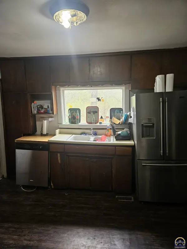 4823 SE 10th St, Tecumseh, KS 66542