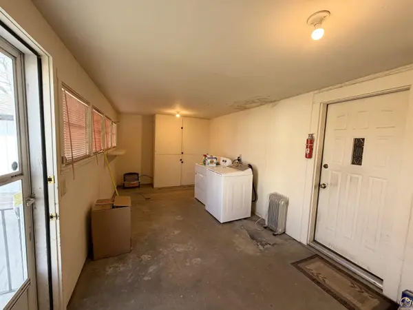 2910 21st St, Topeka, KS 66617