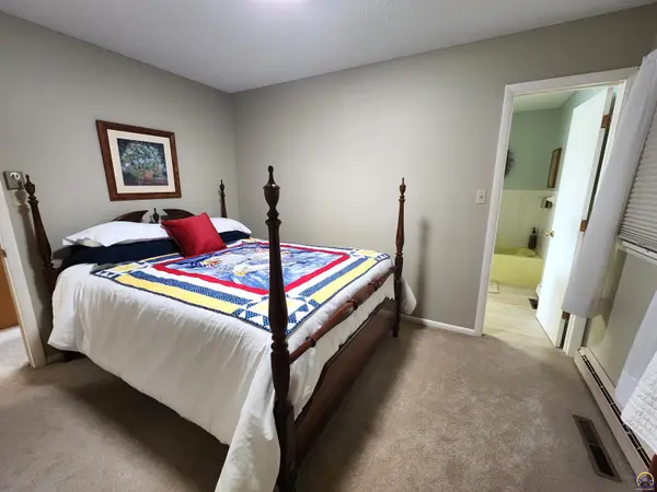 20 Lakeshore DR, Emporia, KS 66801