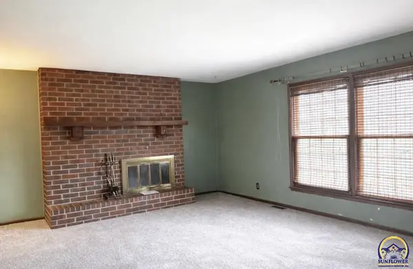 5002 SW 28th ST, Topeka, KS 66614