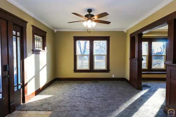 902 S 7th St, Burlington, KS 66839
