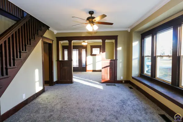 902 S 7th St, Burlington, KS 66839