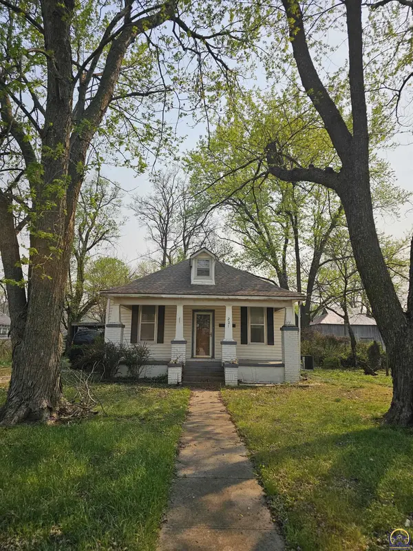 221 E Lincoln, Madison, KS 66860