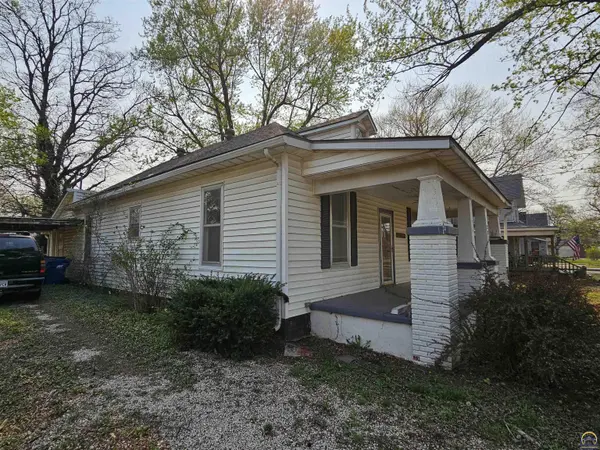 221 E Lincoln, Madison, KS 66860