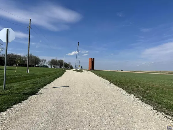 00000 P3 LN, Holton, KS 66436