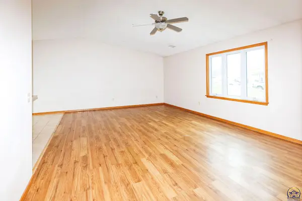 132 Allen Hill Dr, Ogden, KS 66517