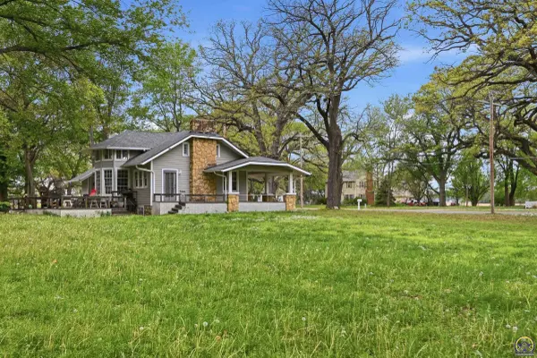 1607 NW Lower Silver Lake RD, Topeka, KS 66608