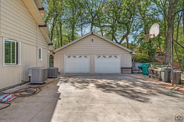 1006 Elm ST, Valley Falls, KS 66088