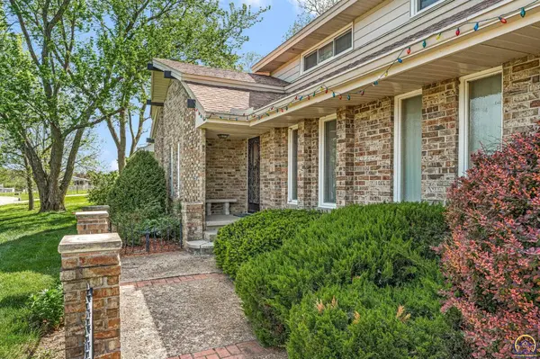1006 Elm ST, Valley Falls, KS 66088