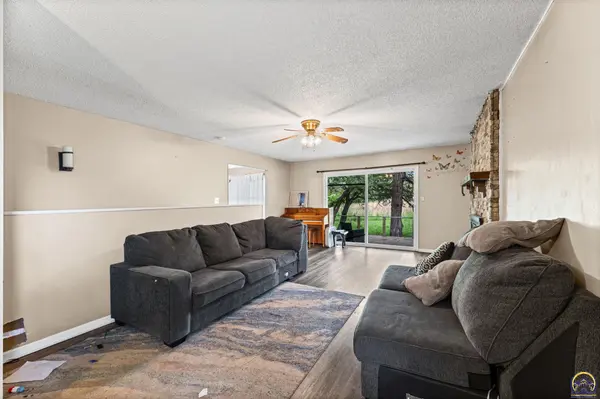 5849 SW Auburn RD, Topeka, KS 66610