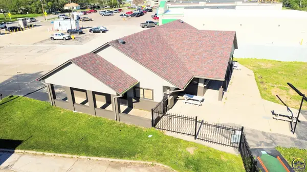 1004 E 12th Ave, Emporia, KS 66801