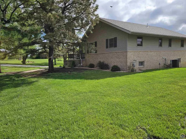 913 S 12th ST, Sabetha, KS 66534