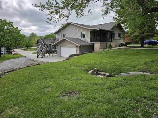 913 S 12th ST, Sabetha, KS 66534