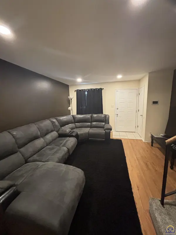 3626 SW Cambridge AVE, Topeka, KS 66614