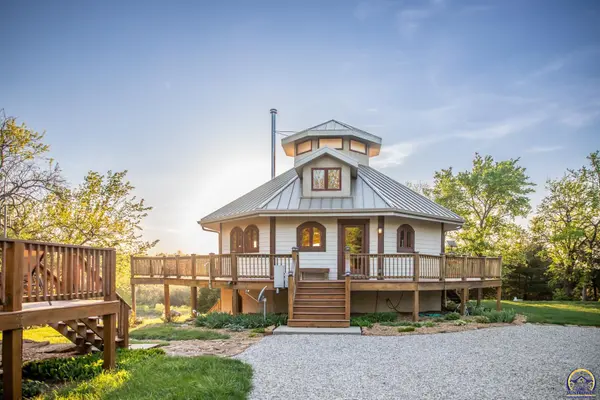633 E 300 Rd, Overbrook, KS 66524