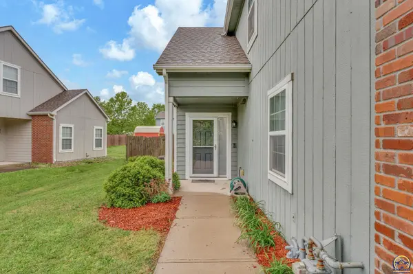 2429 Surrey Dr, Lawrence, KS 66046