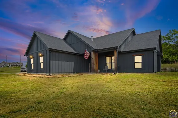 1714 SE Herschell RD, Tecumseh, KS 66542