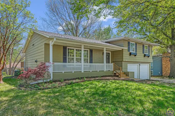 2806 SW Maupin LN, Topeka, KS 66614