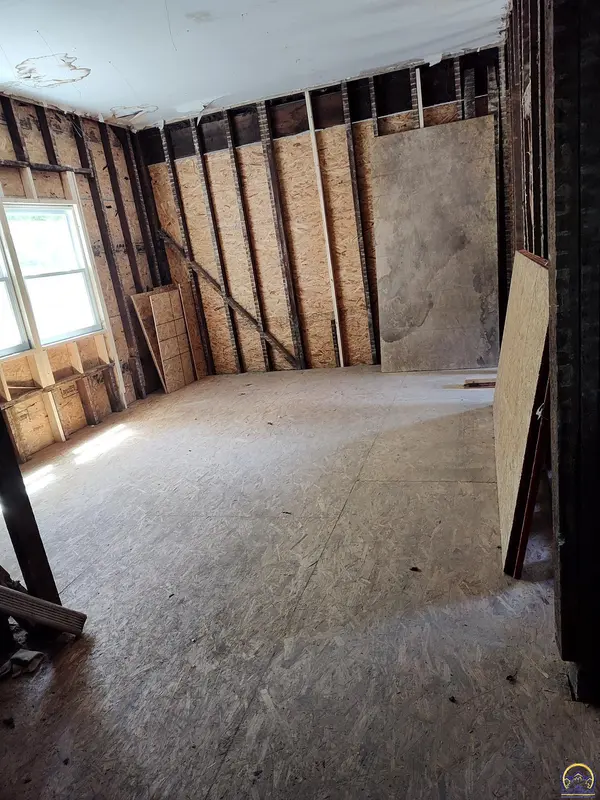 211 Iowa AVE, Holton, KS 66436