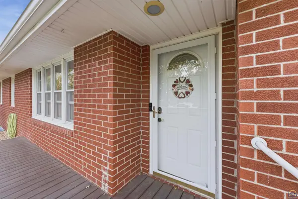 201 Sage RD, Silver Lake, KS 66539