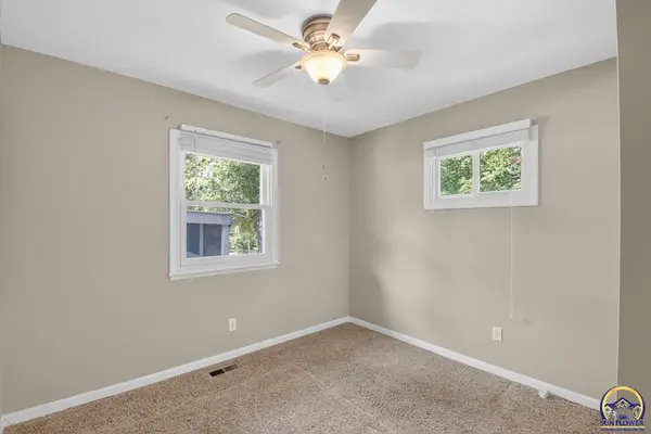 3717 SE Humboldt ST, Topeka, KS 66609