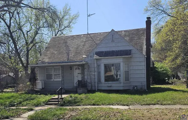 2323 SW Huntoon ST, Topeka, KS 66604