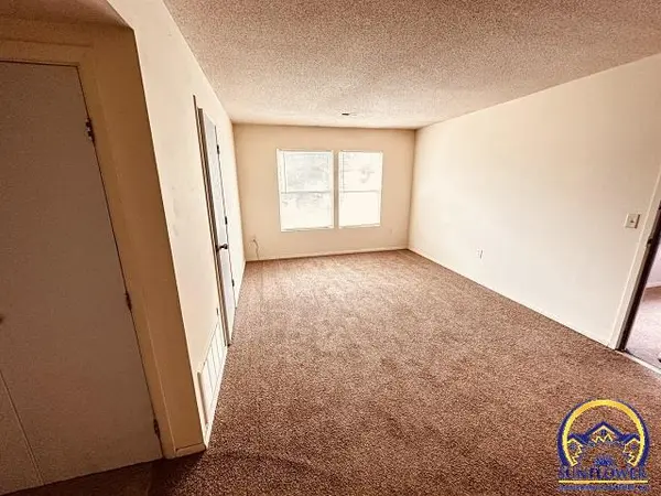 2031 NW Logan ST, Topeka, KS 66608