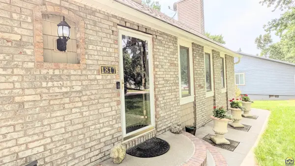1817 Calle de Loma Dr, Emporia, KS 66801