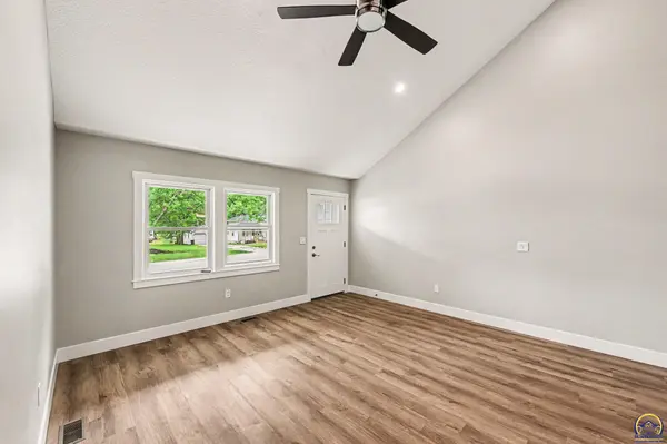 406 Yuba St, Burlington, KS 66839