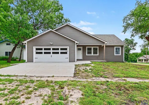 406 Yuba St, Burlington, KS 66839