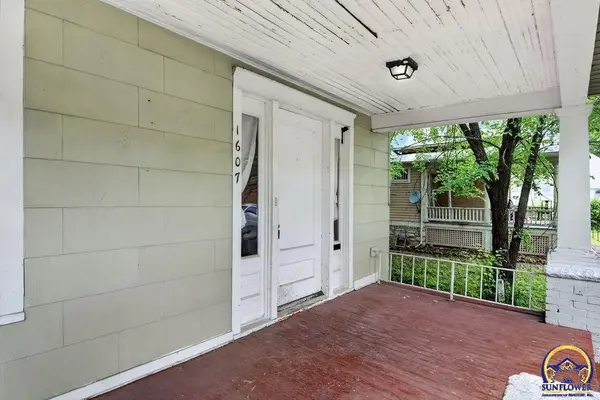 1607 SW Buchanan ST, Topeka, KS 66604