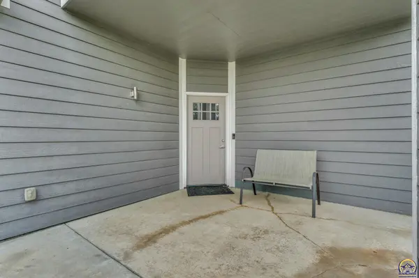 5840 & 5842 SW Woodbridge DR, Topeka, KS 66606