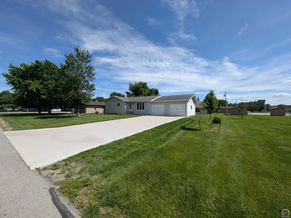 909 Martindale St, Burlington, KS 66839