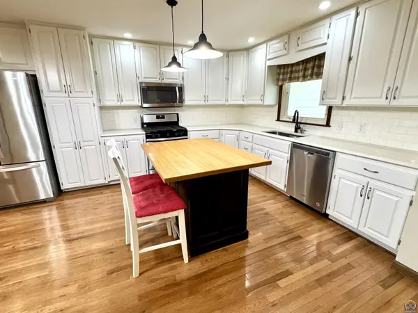 219 Sioux Ave, Hiawatha, KS 66434