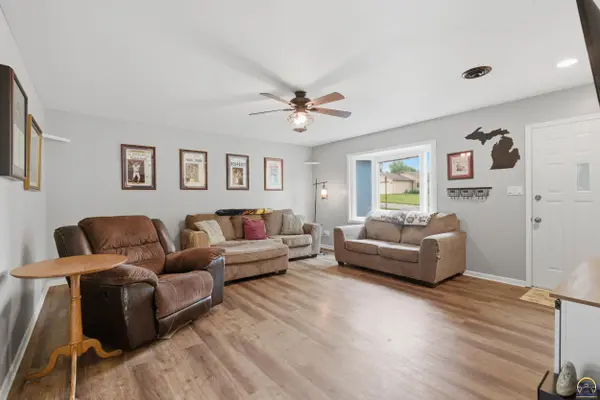 326 Stallion Cir, Ogden, KS 66517