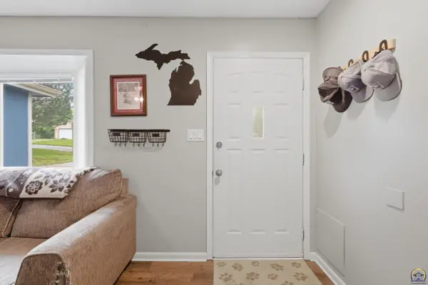 326 Stallion Cir, Ogden, KS 66517