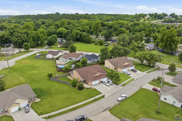 2721 Buttonwood Dr, Manhattan, KS 66502