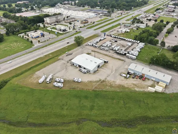 542 NW US 24 HWY, Topeka, KS 66608