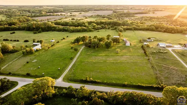 12140 Miller Rd, Harveyville, KS 66431