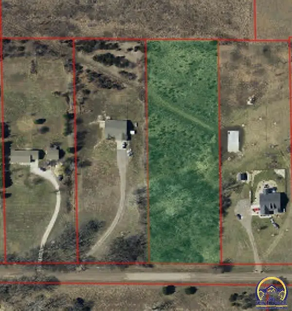 000 SE Ratner RD, Tecumseh, KS 66542