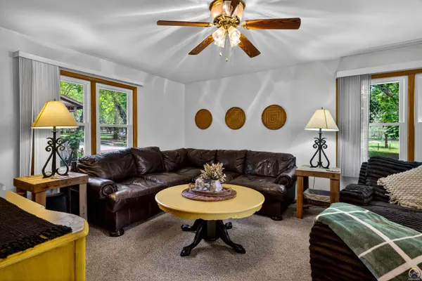 323 Lincoln AVE, Holton, KS 66436