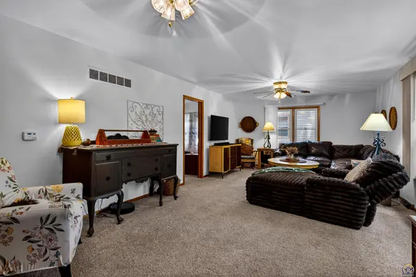 323 Lincoln AVE, Holton, KS 66436