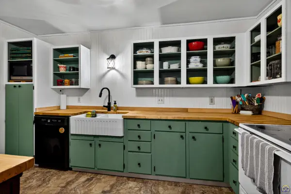 323 Lincoln AVE, Holton, KS 66436