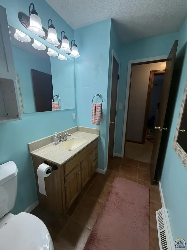 401 S Apollo ST, Silver Lake, KS 66539