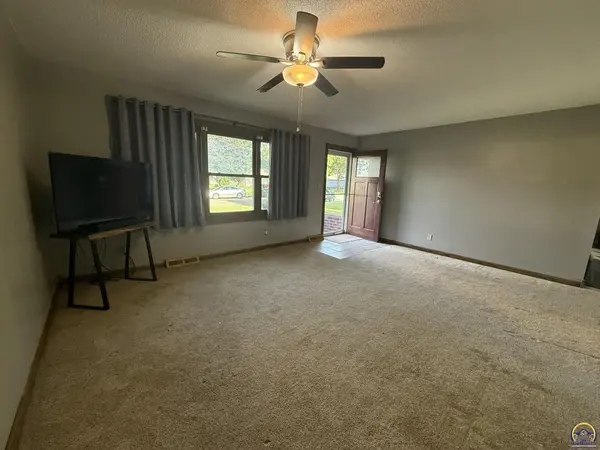 401 S Apollo ST, Silver Lake, KS 66539