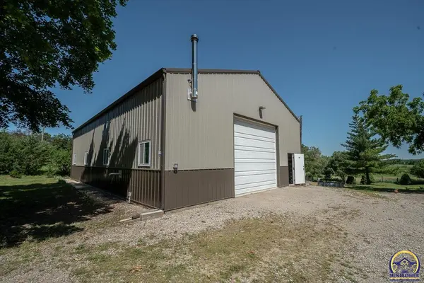 2664 27th ST, Topeka, KS 66617