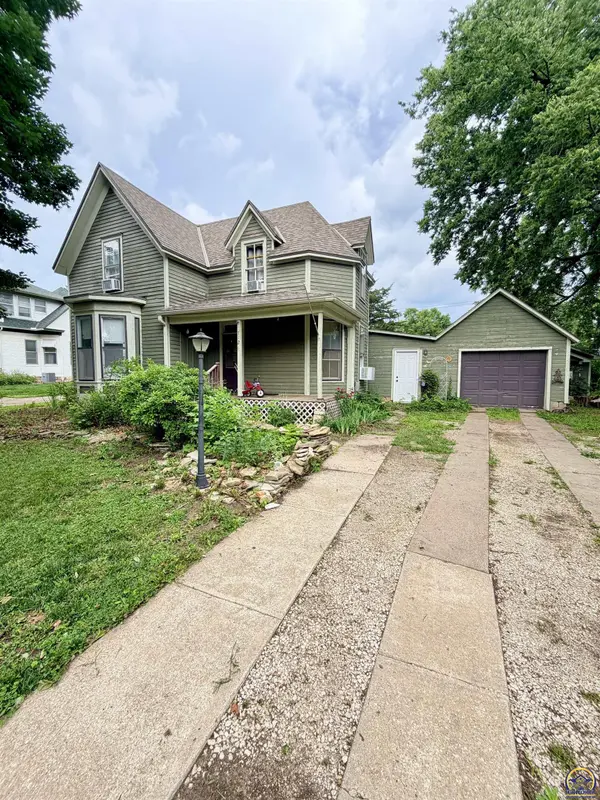 712 Hockaday St, Council Grove, KS 66846
